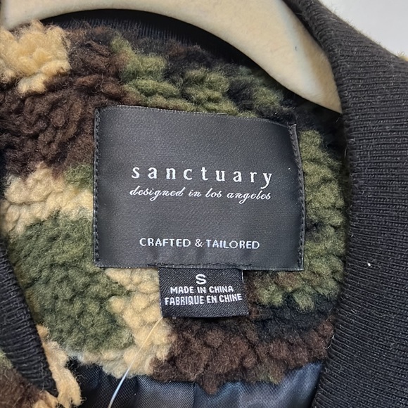 Sanctuary Camp Herpa Bomber - Picture 4 of 6